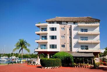 هتل Marina Banderas Suites