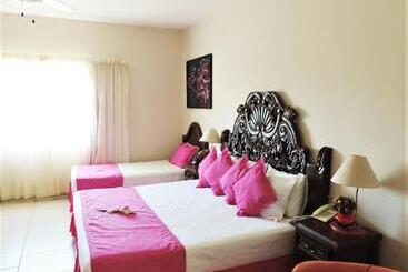 هتل Marina Banderas Suites