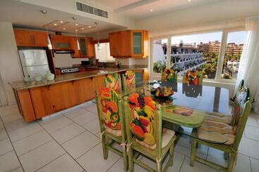 هتل Marina Banderas Suites