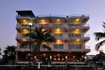 هتل Marina Banderas Suites