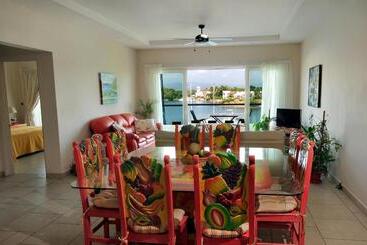 هتل Marina Banderas Suites