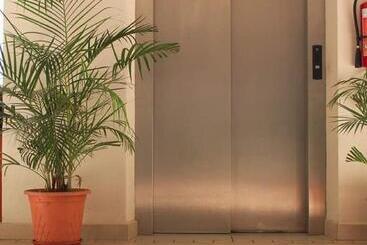 هتل Marina Banderas Suites