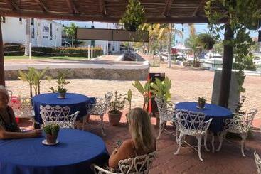 هتل Marina Banderas Suites
