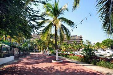 هتل Marina Banderas Suites