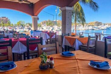هتل Marina Banderas Suites