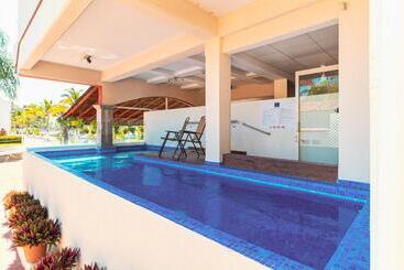 هتل Marina Banderas Suites