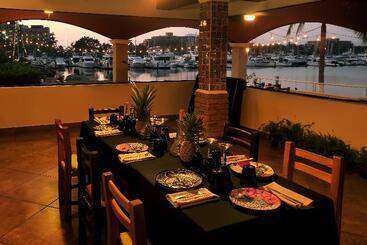 هتل Marina Banderas Suites