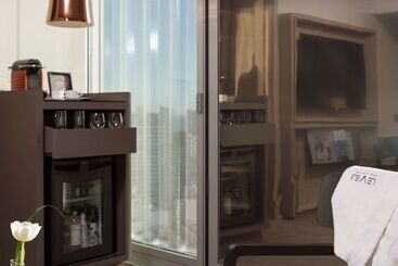 هتل The Level At Melia Barcelona Sky