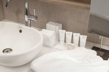 هتل The Level At Melia Barcelona Sky