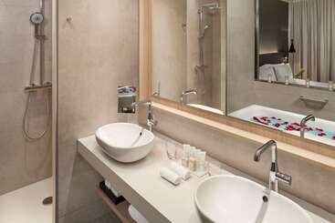 هتل The Level At Melia Barcelona Sky