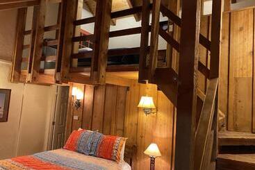 هتل The Viking Lodge   Downtown Winter Park Colorado