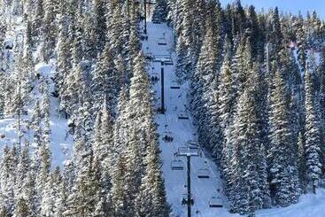 هتل The Viking Lodge   Downtown Winter Park Colorado