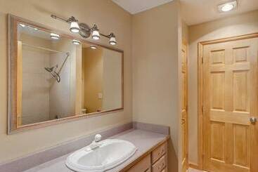 Longbranch 201 Condo With Pool & Hot Tub