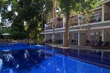 استراحتگاه Sentido Khao Lak
