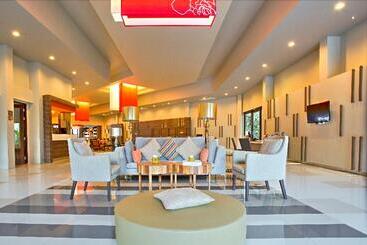 استراحتگاه Sentido Khao Lak