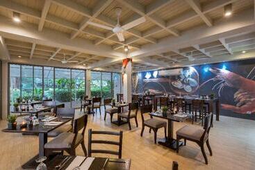 استراحتگاه Sentido Khao Lak
