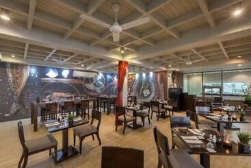 استراحتگاه Sentido Khao Lak