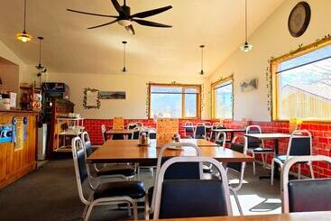 Cozy Corner Motel & Restaurant