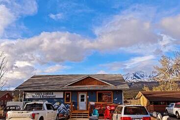 Cozy Corner Motel & Restaurant