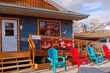 Cozy Corner Motel & Restaurant
