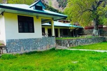 هتل Chitral Inn Resort