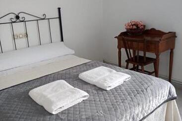 هتل Hostal San Cristobal Pontedeume