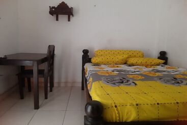 هتل Oyo 90810 Ravaya Homestay