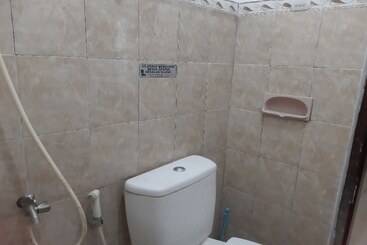 هتل Oyo 90810 Ravaya Homestay