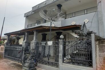 هتل Oyo 90810 Ravaya Homestay