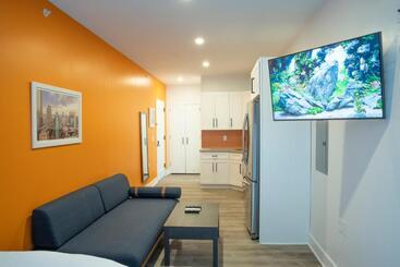 Peachtree Suites   Jersey City