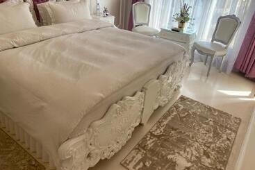 پانسیون Suites Gloria