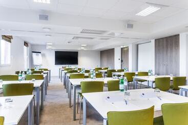 هتل Best Western Plus Paris Velizy