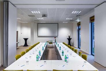 هتل Best Western Plus Paris Velizy