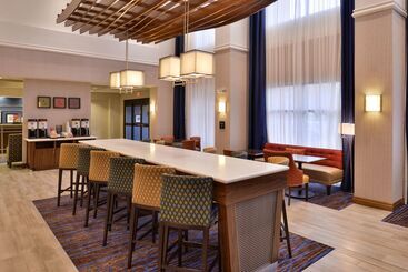 هتل Hampton Inn & Suites Ann Arbor West