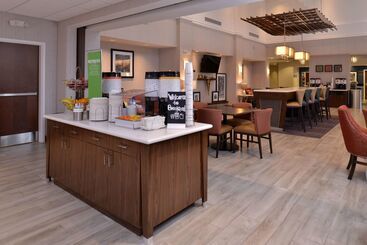 هتل Hampton Inn & Suites Ann Arbor West