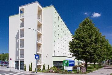 هتل Holiday Inn Express Neunkirchen