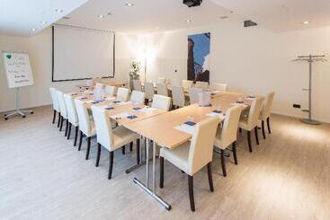 هتل Holiday Inn Express Neunkirchen, An Ihg