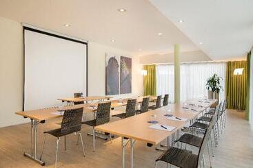 هتل Holiday Inn Express Neunkirchen, An Ihg