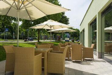هتل Holiday Inn Express Neunkirchen, An Ihg