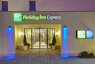 هتل Holiday Inn Express Neunkirchen, An Ihg