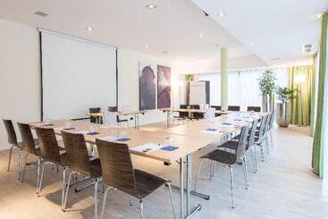 هتل Holiday Inn Express Neunkirchen, An Ihg