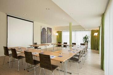 هتل Holiday Inn Express Neunkirchen, An Ihg