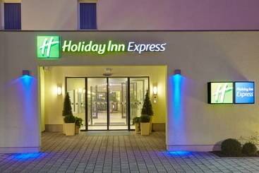 هتل Holiday Inn Express Neunkirchen, An Ihg