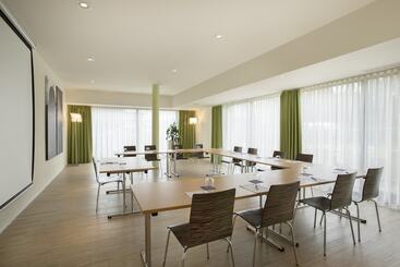 هتل Holiday Inn Express Neunkirchen, An Ihg