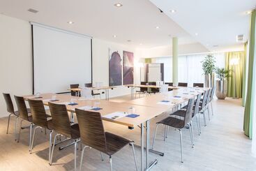 هتل Holiday Inn Express Neunkirchen, An Ihg