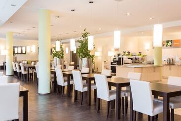هتل Holiday Inn Express Neunkirchen, An Ihg
