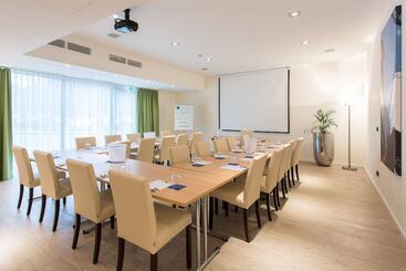 هتل Holiday Inn Express Neunkirchen, An Ihg