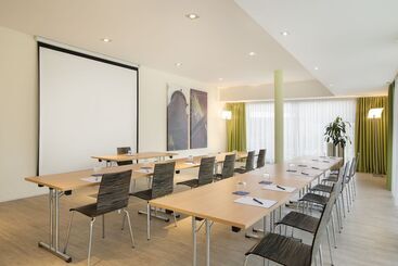 هتل Holiday Inn Express Neunkirchen, An Ihg