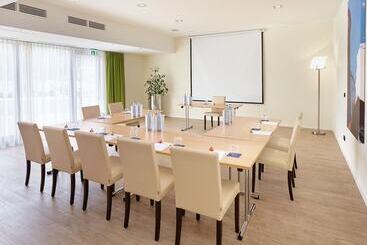 هتل Holiday Inn Express Neunkirchen, An Ihg