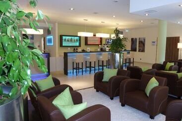 هتل Holiday Inn Express Neunkirchen, An Ihg